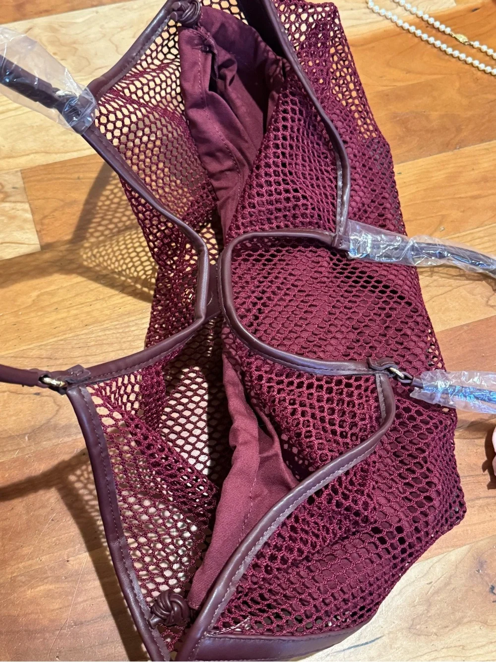 Women's Mesh Tote Bag in Burgundy